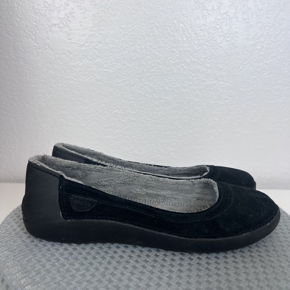 Crocs Berryessa Flats Womens 11 Black Suede Faux Fur Lined Slip On Comfort Shoes